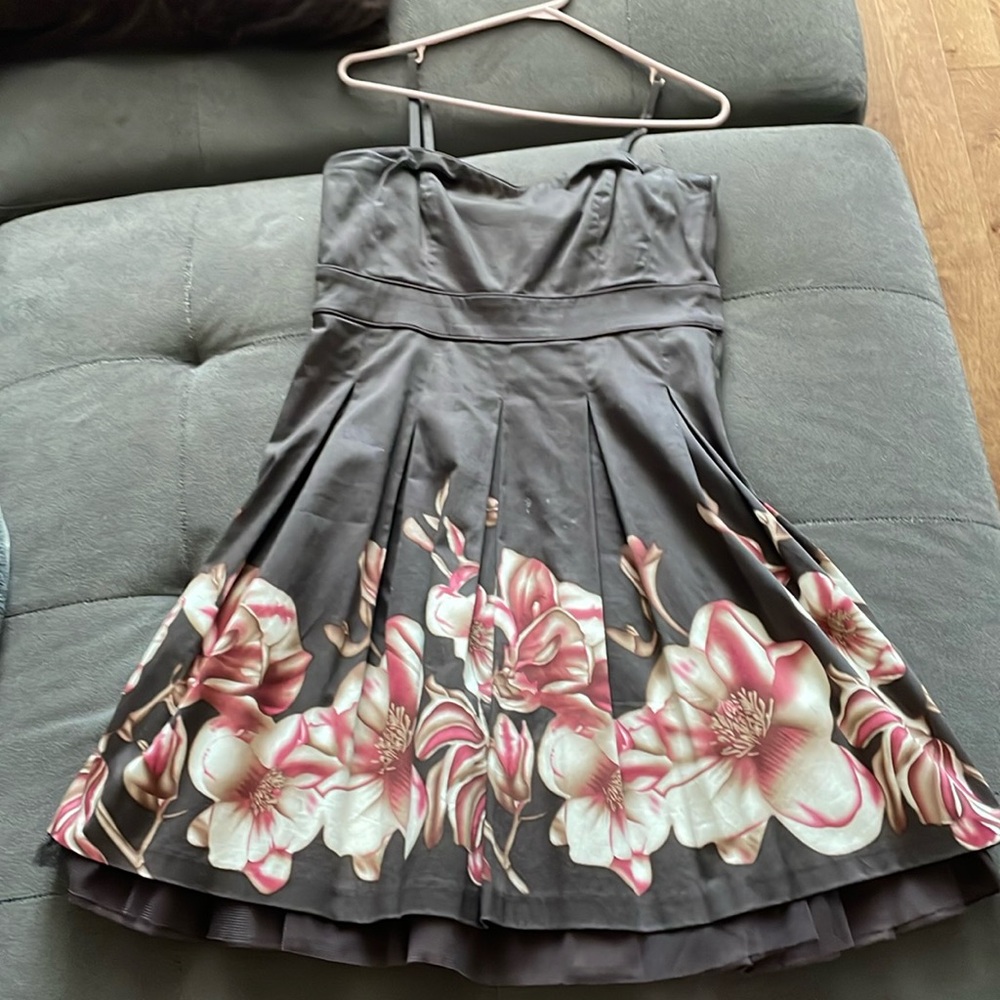 RW&Co size 4 brown floral dress